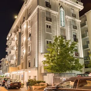 Augustus Hotel